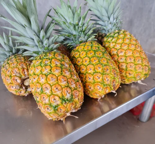 HIGH QUALITY FRESH KEW PINEAPPLE, Packaging Size: 10 Kg at ₹ 35/kg in Thane
