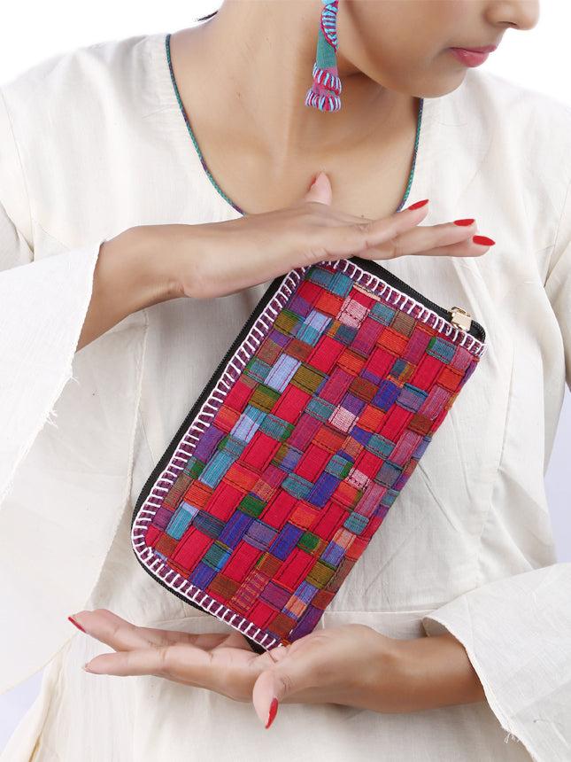 Buy Hand Woven Gamcha Fabric Clutch (Purse) – Rangila Dhaga