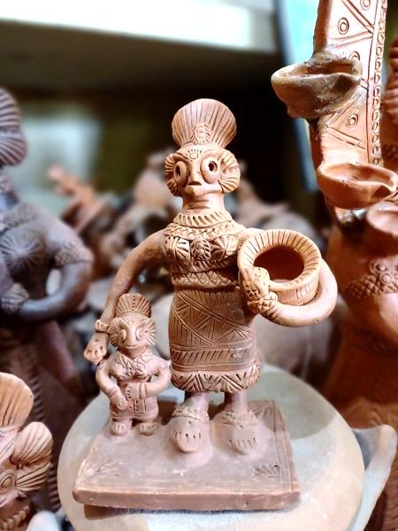 File:Hatima Putul Traditional Terracotta Doll from Asharikandi Village Dhubri Assam 05.jpg - Wikimedia Commons